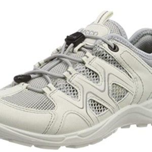 Women's low top walking shoes